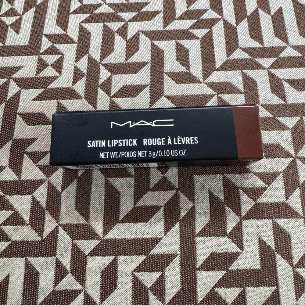 MAC Satin Lipstick - Shade is Photo 817